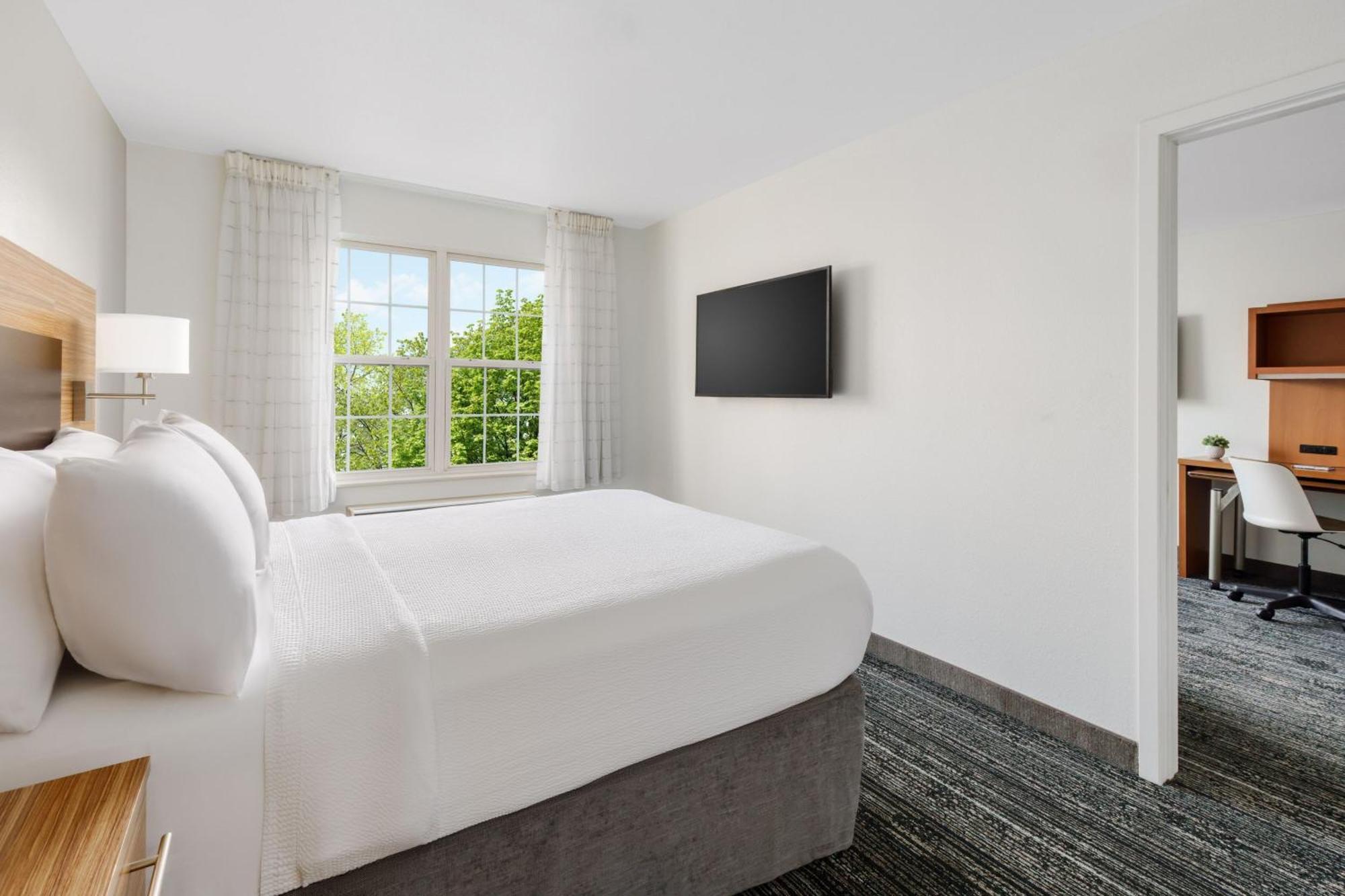 Towneplace Suites Manchester-Boston Regional Airport Exterior photo